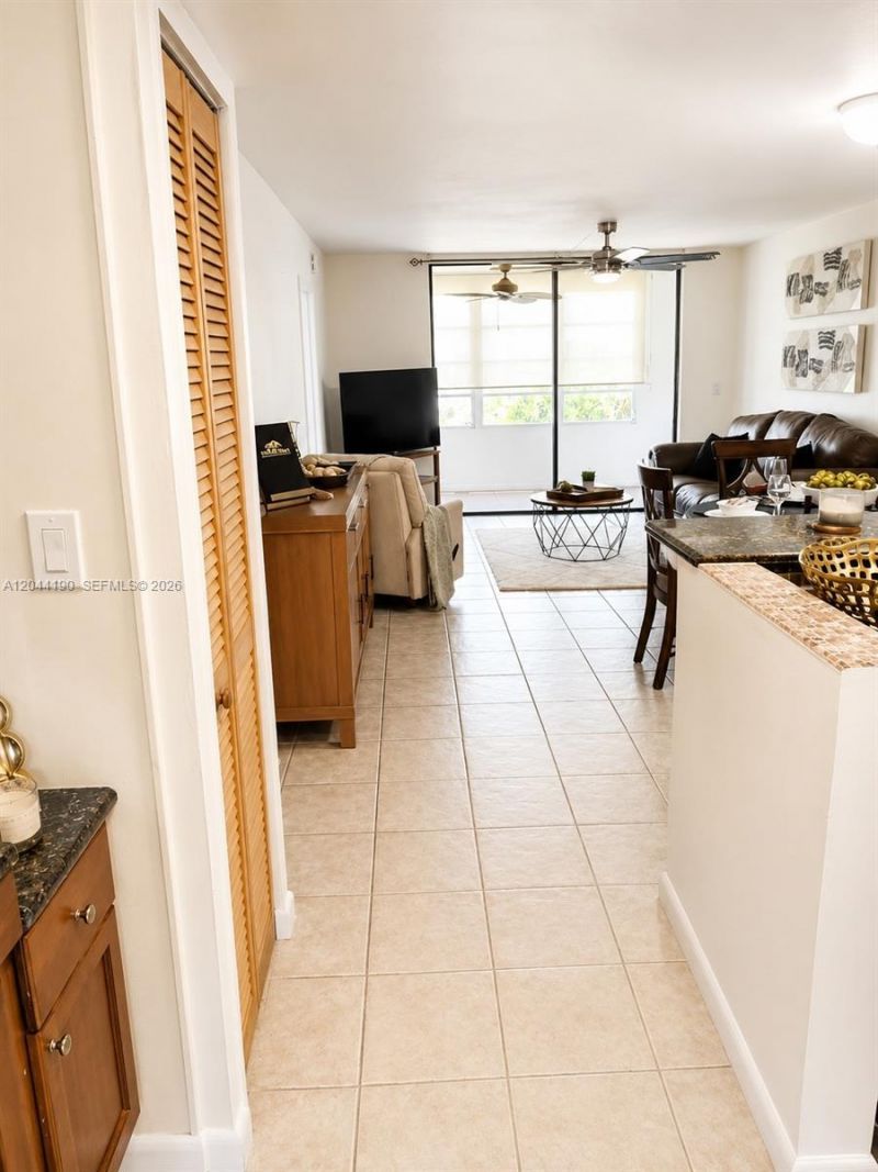 2821 Somerset Dr , Unit 312, Lauderdale Lakes, FL 33311 Photo