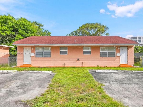 211 SE 10th St , Hallandale Beach, FL 33009