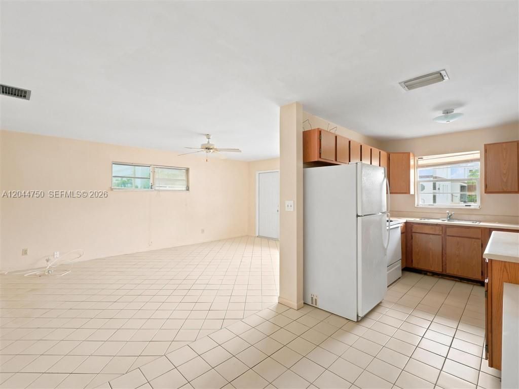211 SE 10th St , Hallandale Beach, FL 33009 Photo