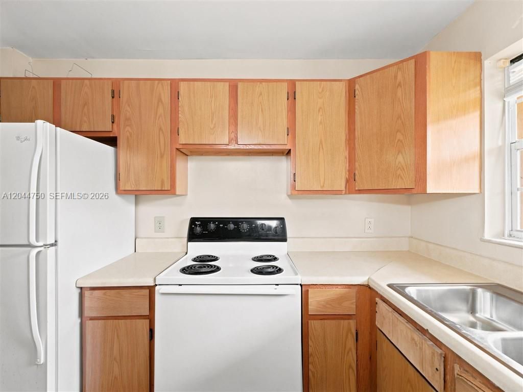 211 SE 10th St , Hallandale Beach, FL 33009 Photo