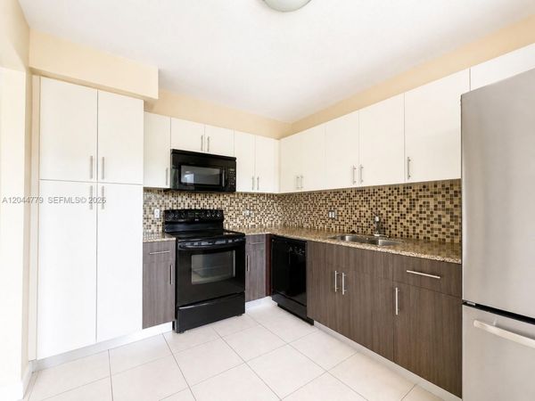 405 LAKEVIEW DR , Unit 202, Weston, FL 33326