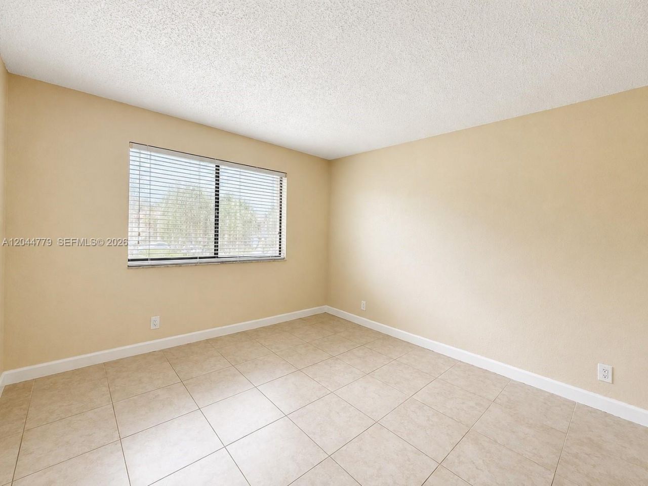 405 Lakeview Dr , Unit 202, Weston, FL 33326 Photo