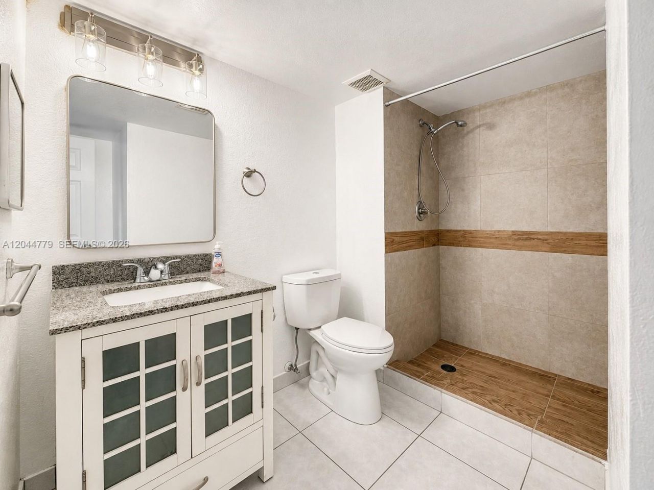 405 Lakeview Dr , Unit 202, Weston, FL 33326 Photo