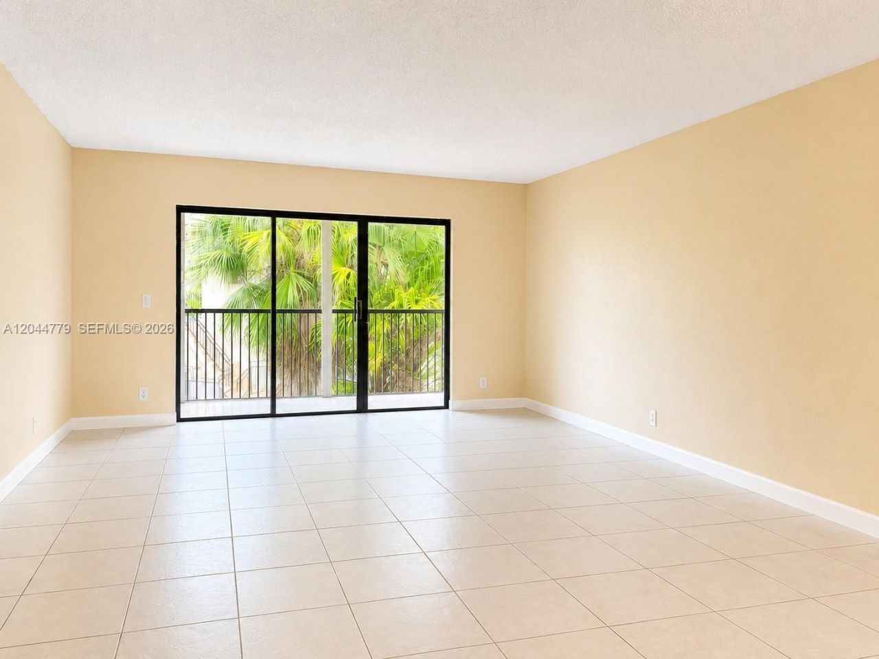 405 Lakeview Dr , Unit 202, Weston, FL 33326 Photo