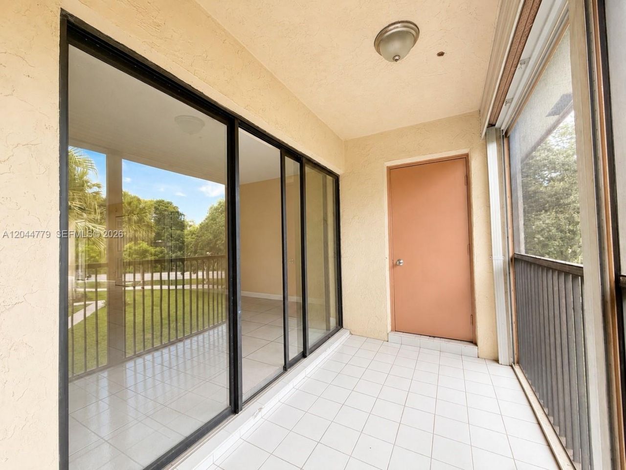 405 Lakeview Dr , Unit 202, Weston, FL 33326 Photo