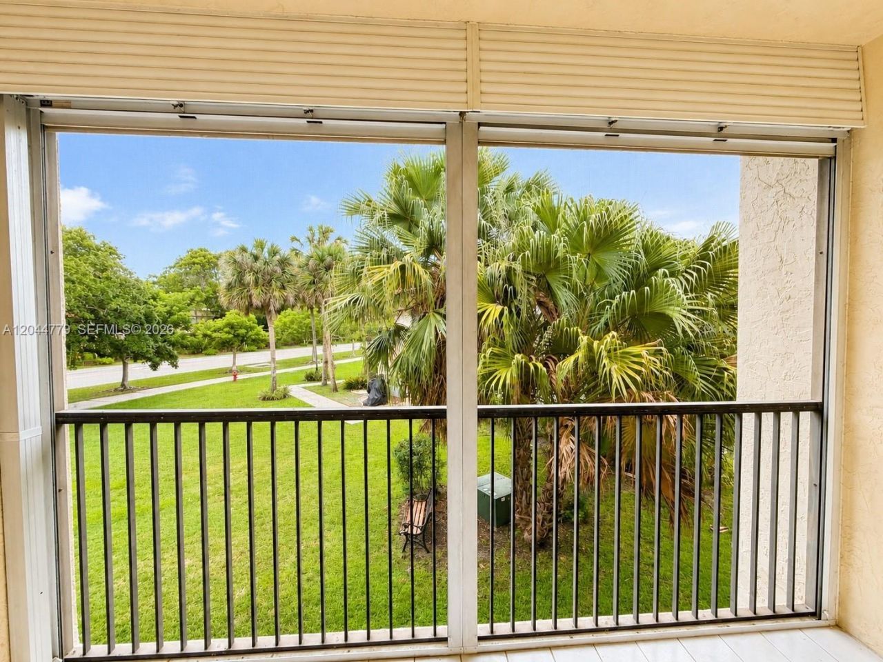 405 Lakeview Dr , Unit 202, Weston, FL 33326 Photo