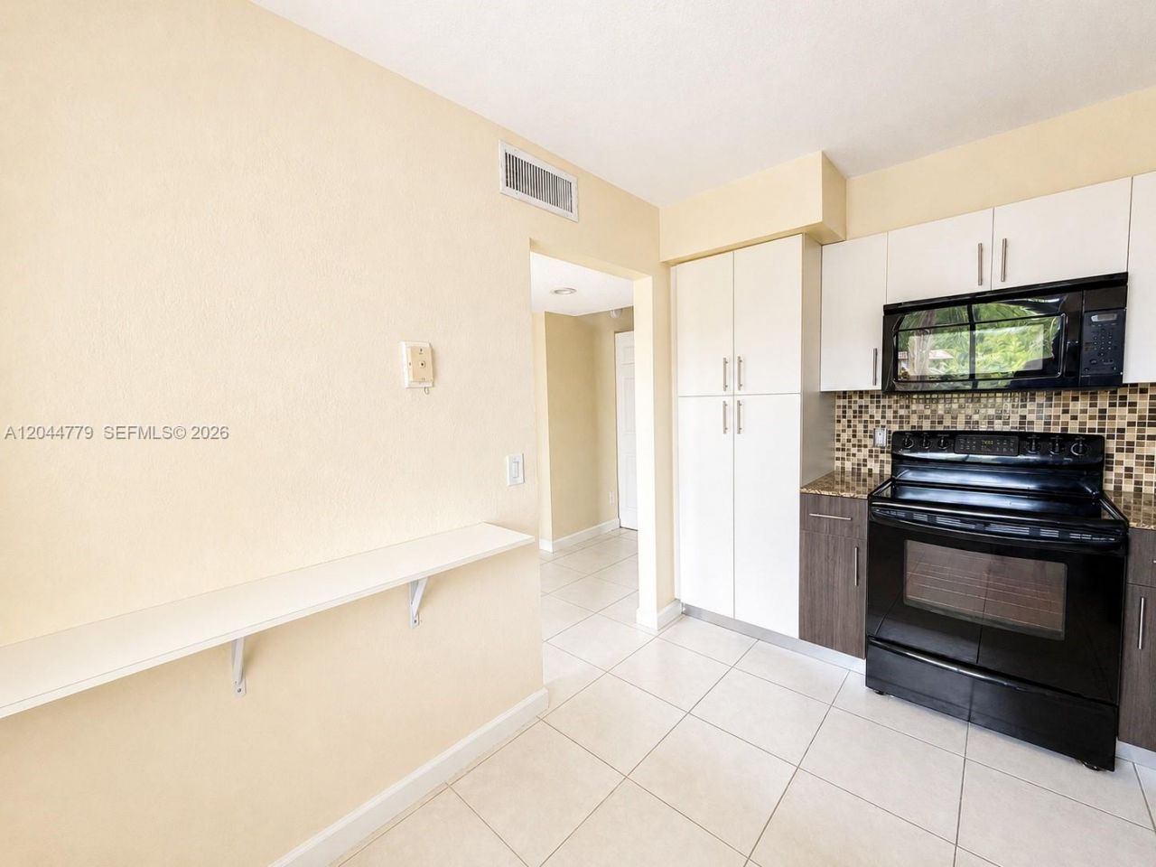 405 Lakeview Dr , Unit 202, Weston, FL 33326 Photo