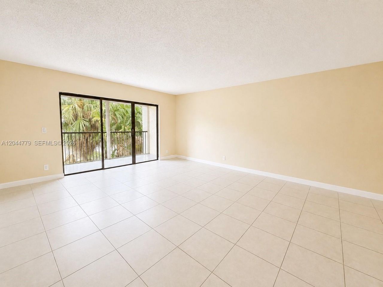 405 Lakeview Dr , Unit 202, Weston, FL 33326 Photo