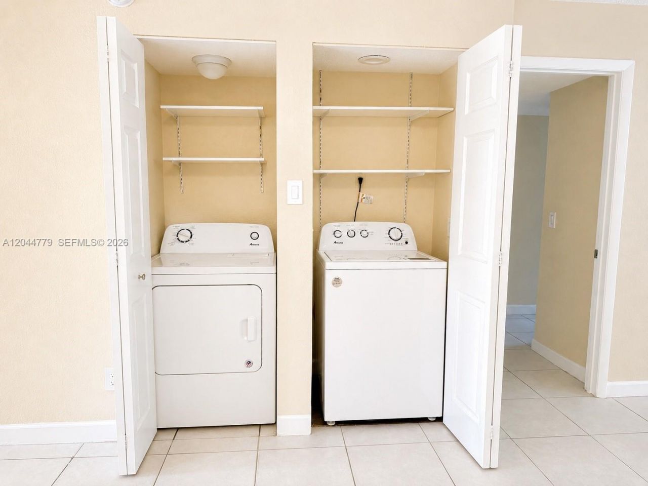 405 Lakeview Dr , Unit 202, Weston, FL 33326 Photo