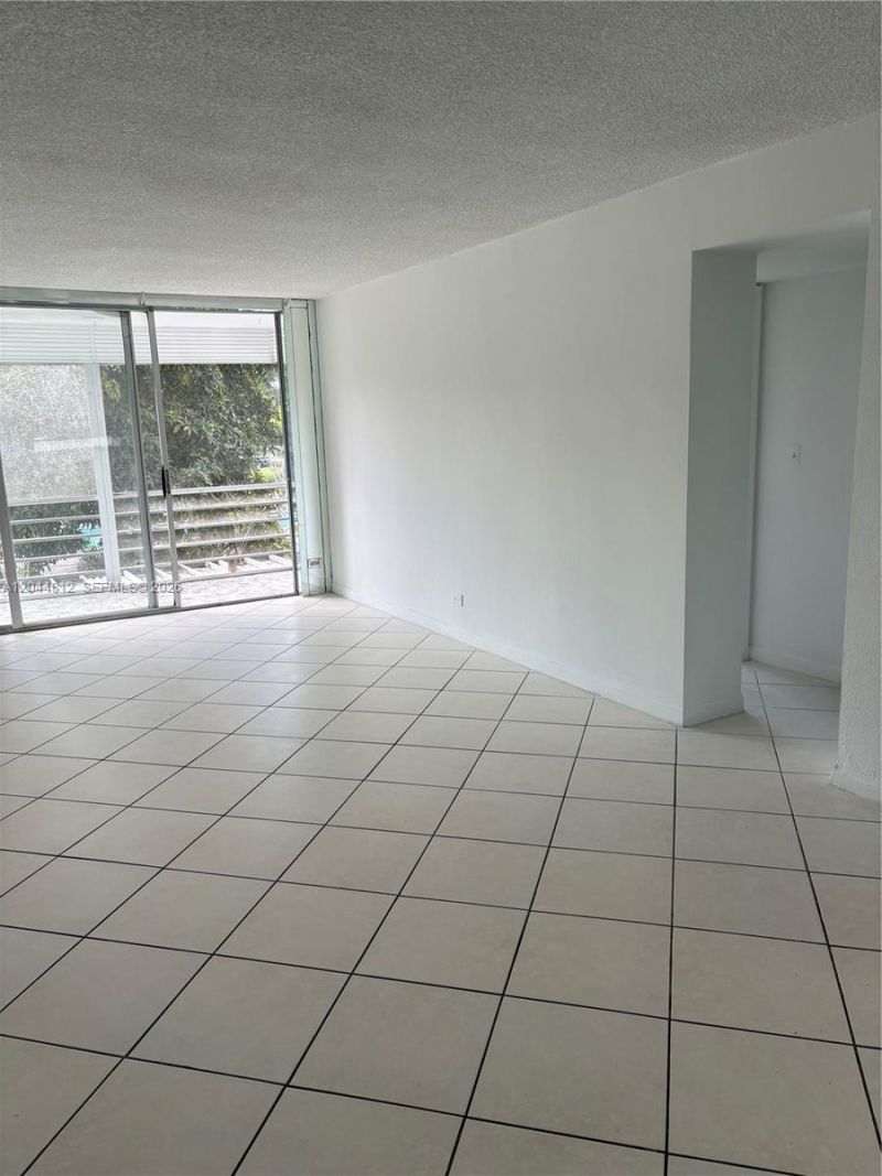 447 NE 195th St , Unit 214, Miami, FL 33179 Photo