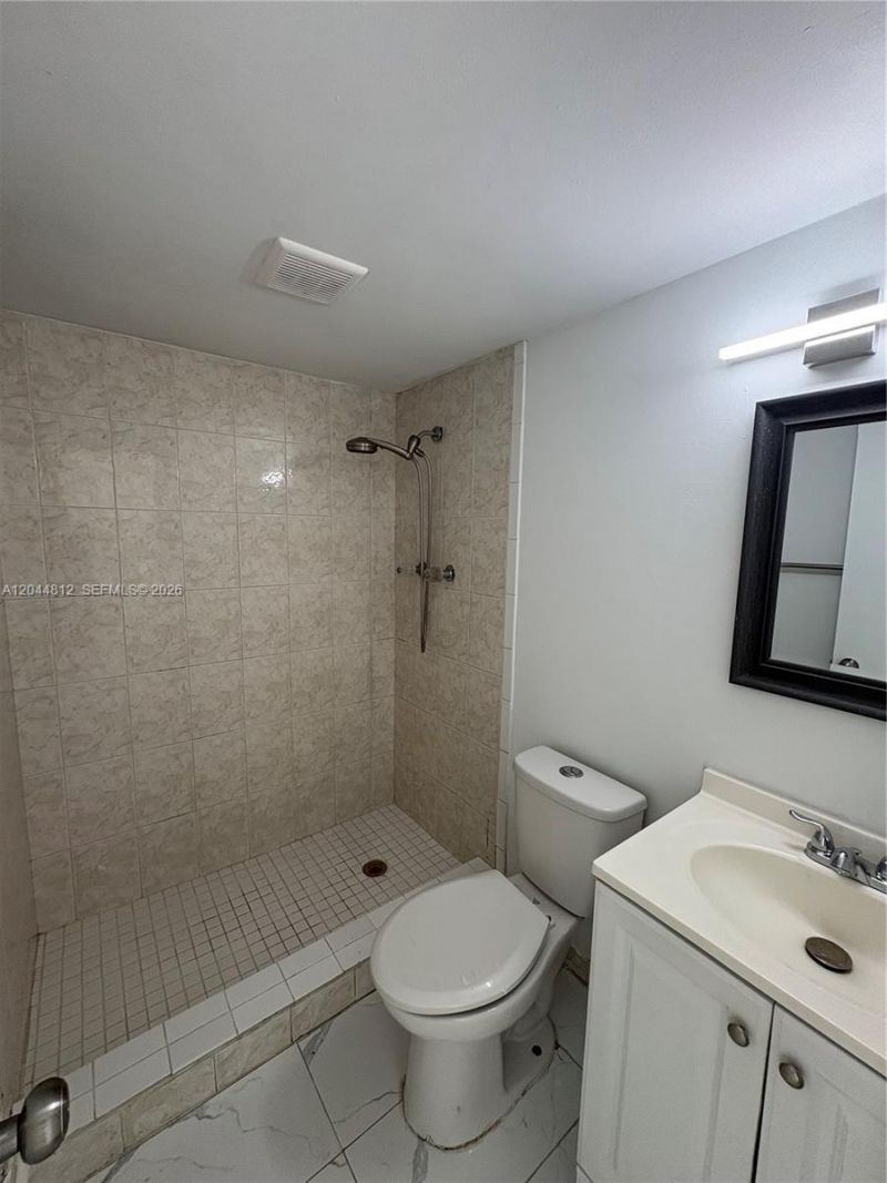 447 NE 195th St , Unit 214, Miami, FL 33179 Photo