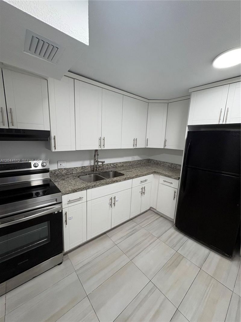 447 NE 195th St , Unit 214, Miami, FL 33179 Photo