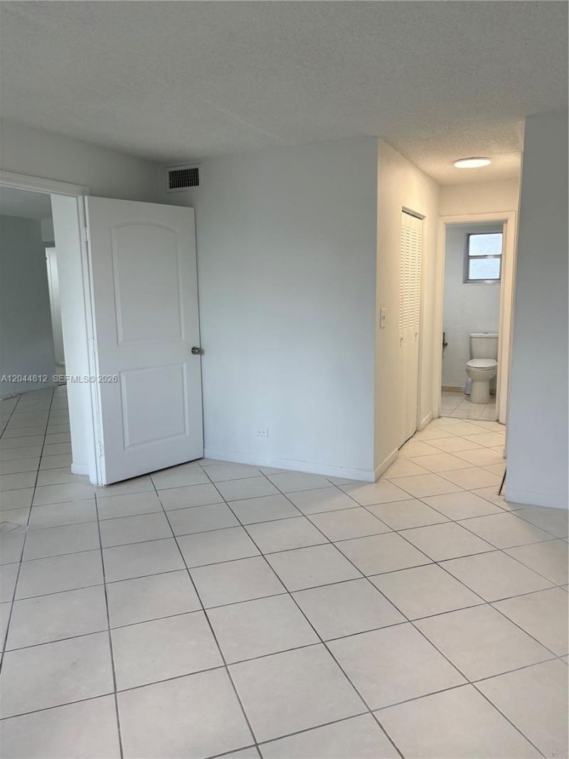 447 NE 195th St , Unit 214, Miami, FL 33179 Photo