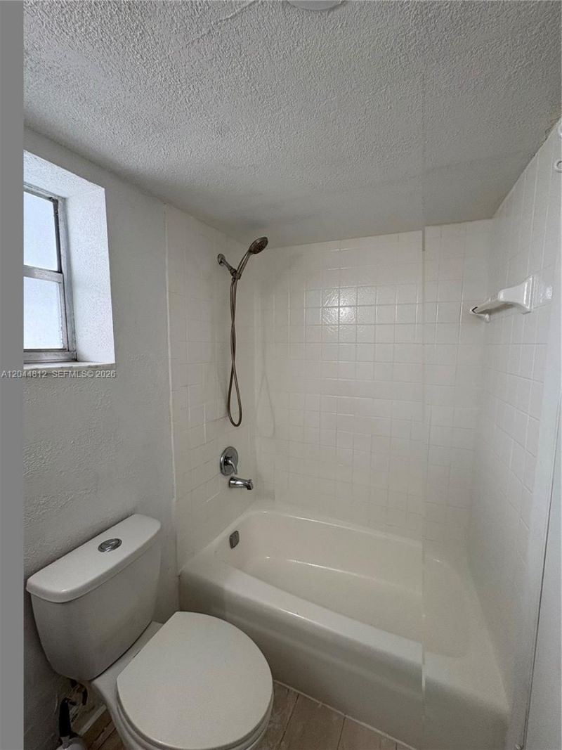 447 NE 195th St , Unit 214, Miami, FL 33179 Photo