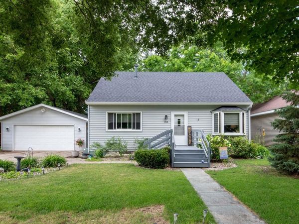 318 W Livermore Street , Saint Peter, MN 56082