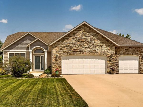 639 Donnington Place , Byron, MN 55920