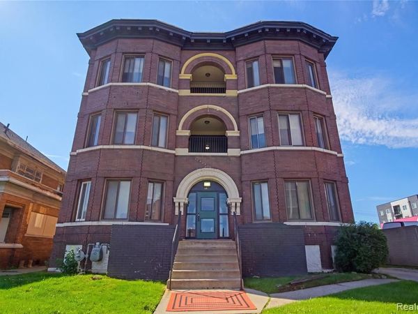 68 E Willis Street , Detroit, MI 48201