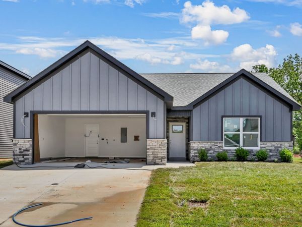 2689 Brewster Dr , Clarksville, TN 37042