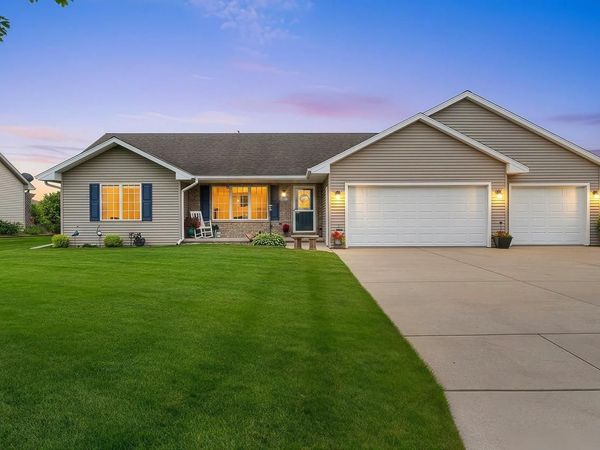 3166 EGAN LANE, Green Bay, WI 54311