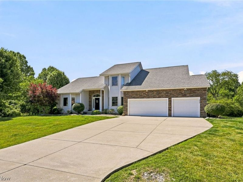 522 Tanglewood Trail, Cuyahoga Falls, OH 44223 Photo 2