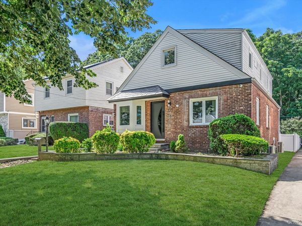 206-15 Richland Avenue , Oakland Gardens, NY 11364