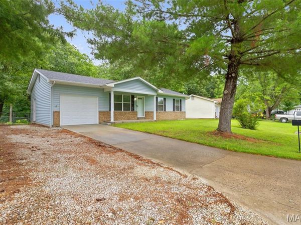 2210 Columbus Circle, Warrenton, MO 63383