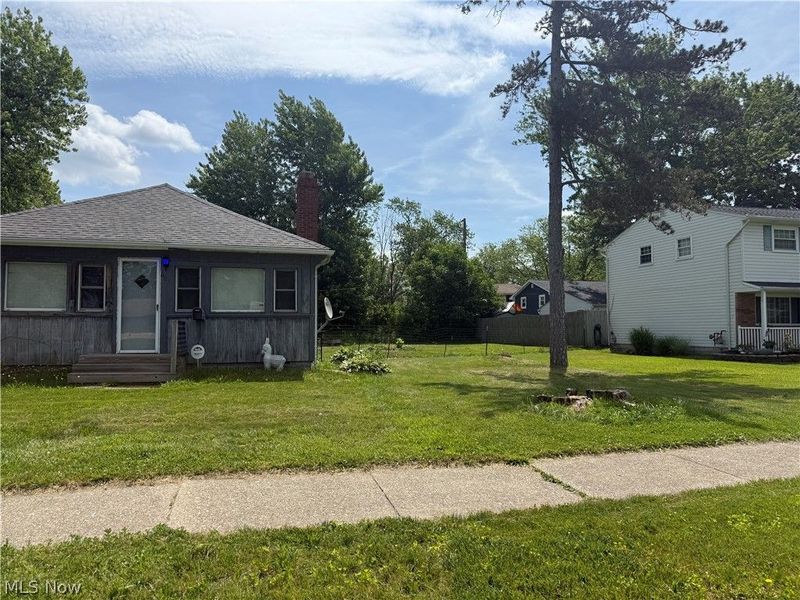6011 Reynolds Road, Mentor on the Lake, OH 44060 Photo 2
