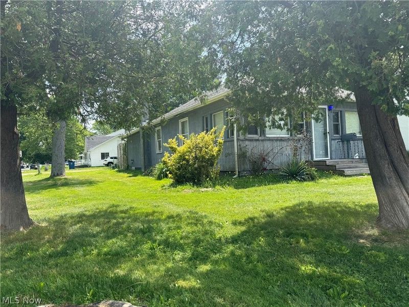 6011 Reynolds Road, Mentor on the Lake, OH 44060 Photo 3