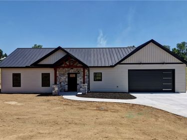 821 Sw Miller Avenue, Sugarcreek, OH 44681