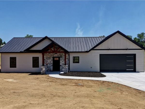 821 Sw Miller Avenue, Sugarcreek, OH 44681