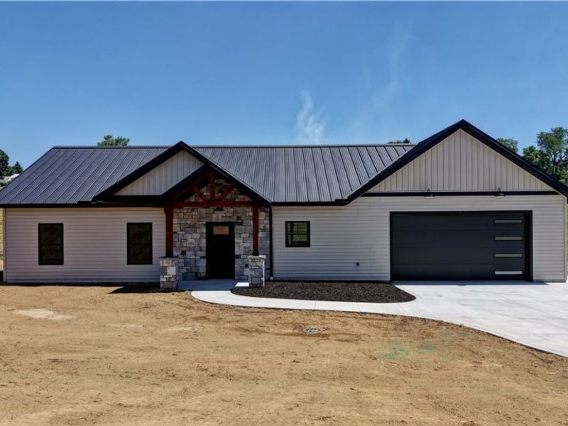821 SW Miller Avenue, Sugarcreek, OH 44681 Photo 1