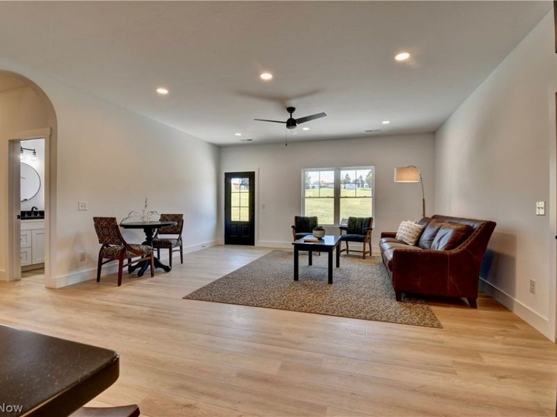 821 SW Miller Avenue, Sugarcreek, OH 44681 Photo 11