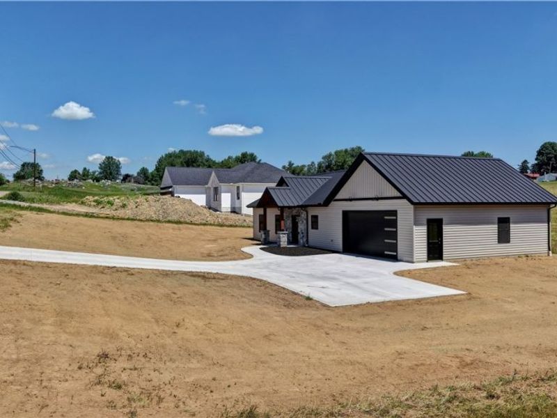 821 SW Miller Avenue, Sugarcreek, OH 44681 Photo 27