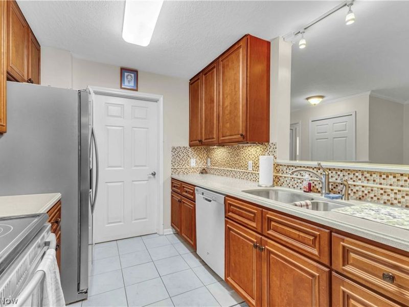 3367 Lenox Village Drive, Fairlawn, OH 44333 Photo 16