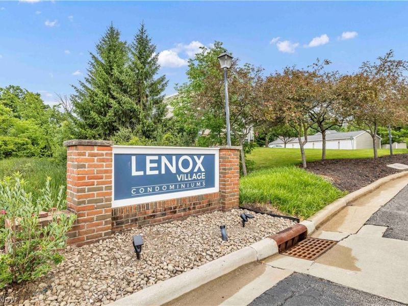 3367 Lenox Village Drive, Fairlawn, OH 44333 Photo 2
