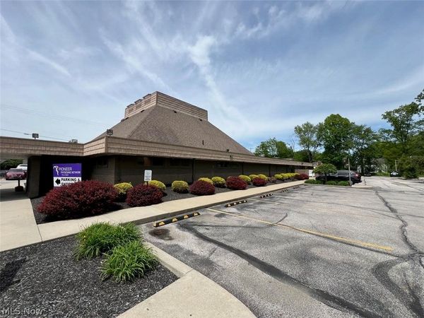 2651 W Market Street , Fairlawn, OH 44333