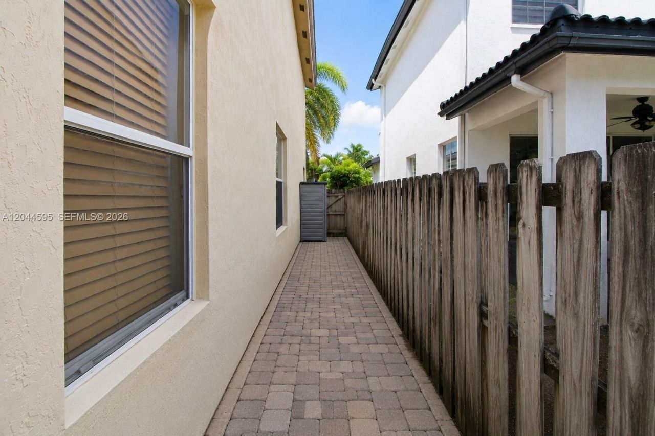 13989 SW 155th Ter , Miami, FL 33177 Photo