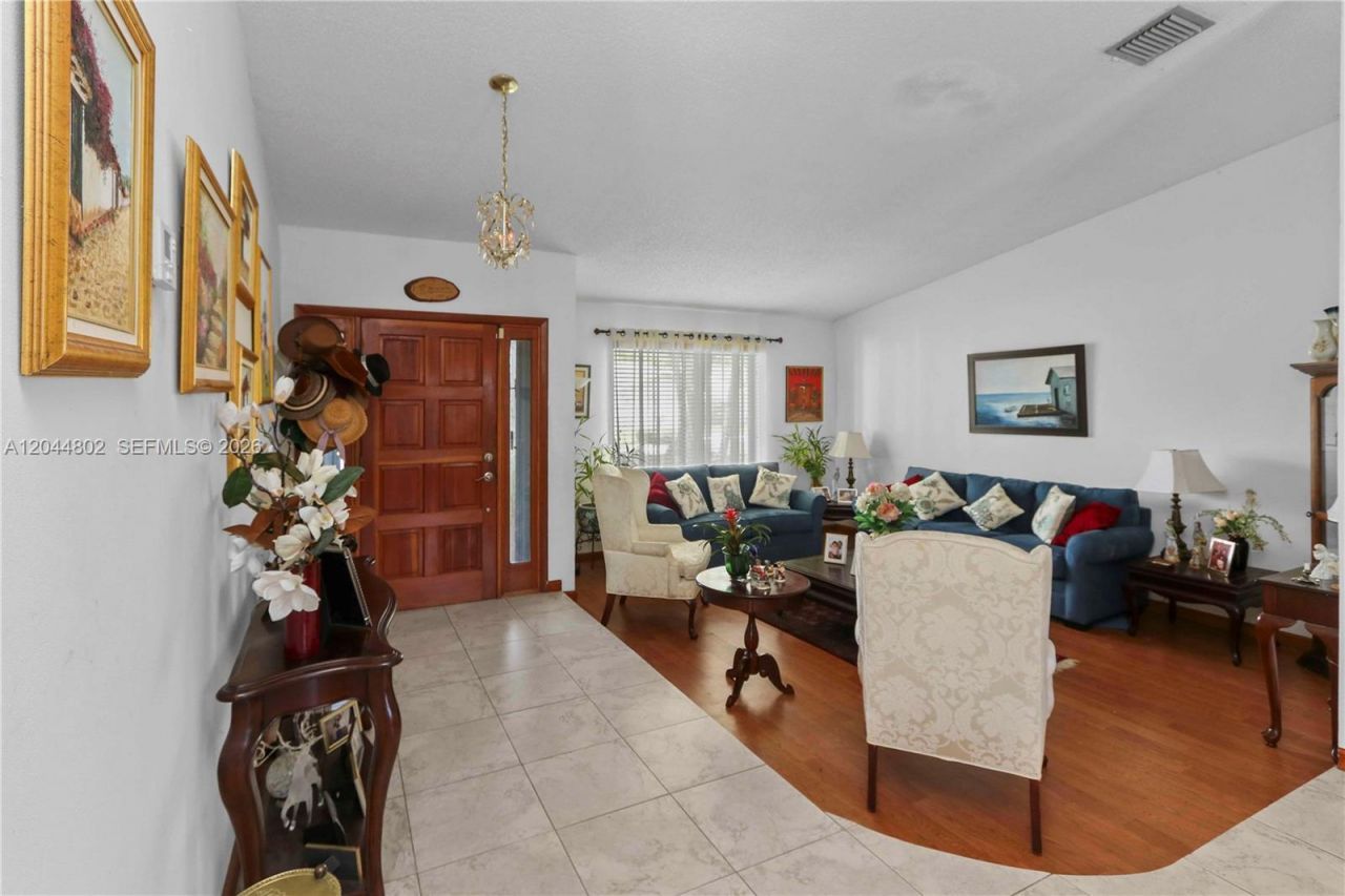 12730 SW 119th St , Miami, FL 33186 Photo