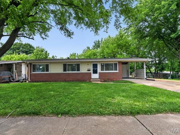 2245 Saint Catherine Street , Florissant, MO 63033