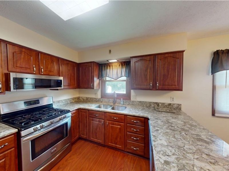 7420 Royalview Drive , Parma, OH 44129 Photo 4