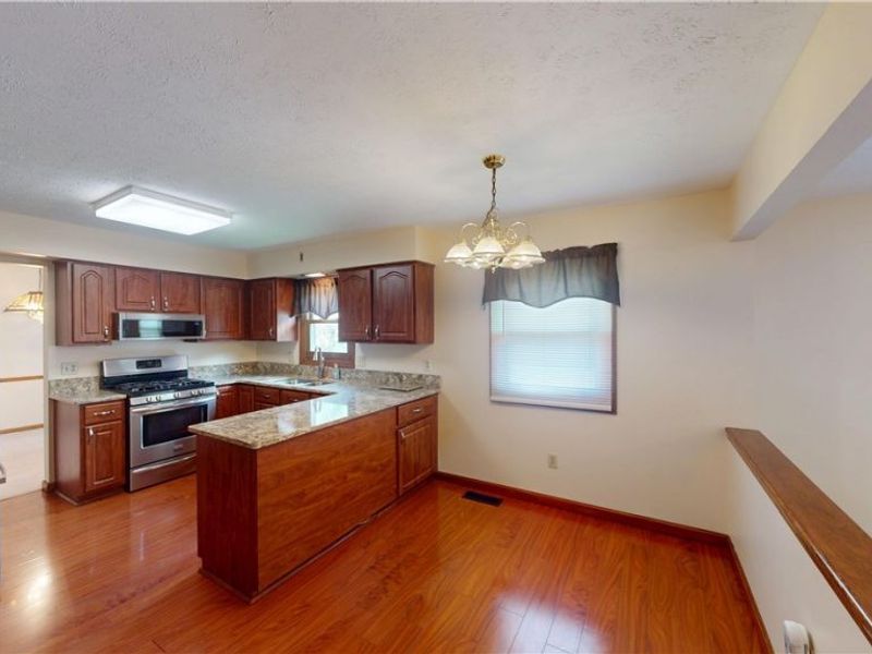 7420 Royalview Drive , Parma, OH 44129 Photo 5