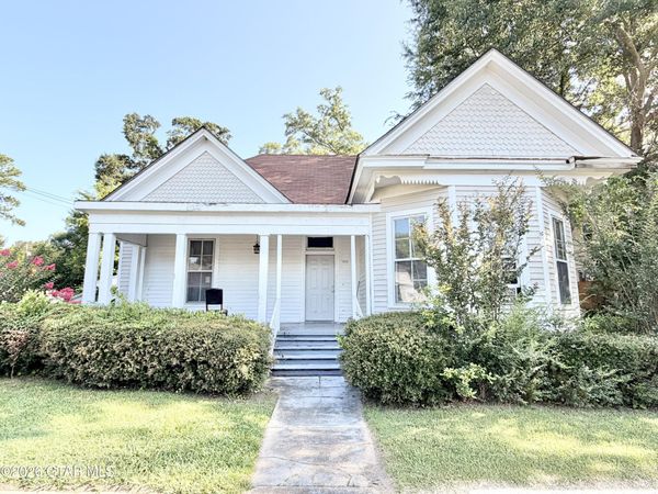 1409 3rd Avenue N, Columbus, MS 39701