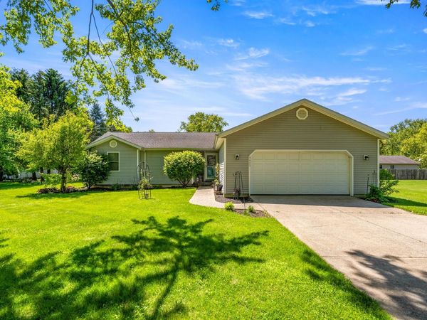 3435 N Pressler Drive, Warsaw, IN 46582