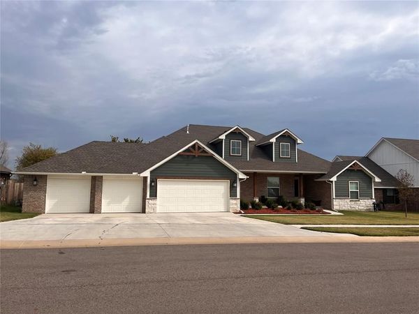 4528 Baldwin Avenue, Moore, OK 73160