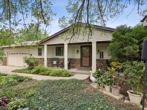 21777 282ND Avenue, Le Claire, IA 52753