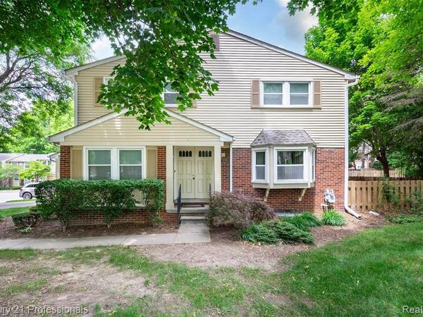1634 Brentwood Drive, Troy, MI 48098