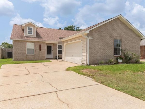617 Hanley Downs Dr, Cantonment, FL 32533