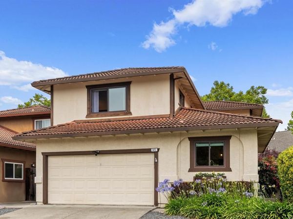 925 Hacienda Cir, Rohnert Park, CA 94928