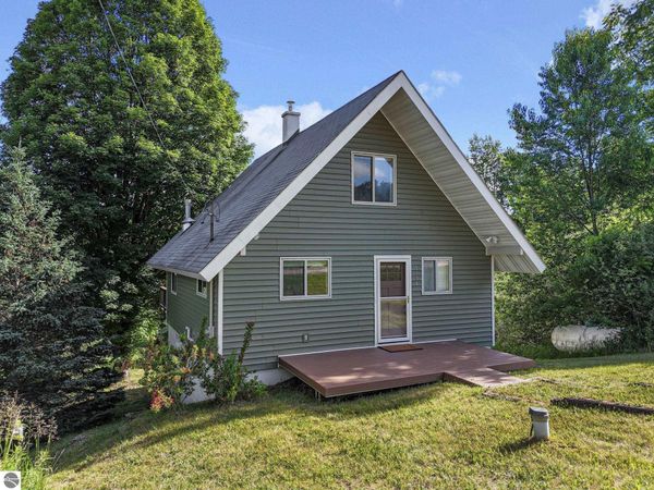 7192 Skylark Lane, Cadillac, MI 49601