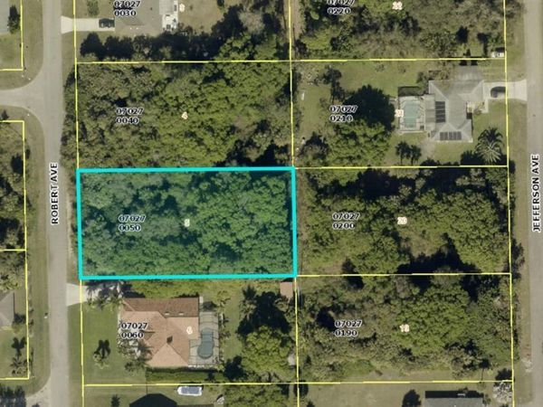 614 ROBERT AVENUE , LEHIGH ACRES, FL 33936
